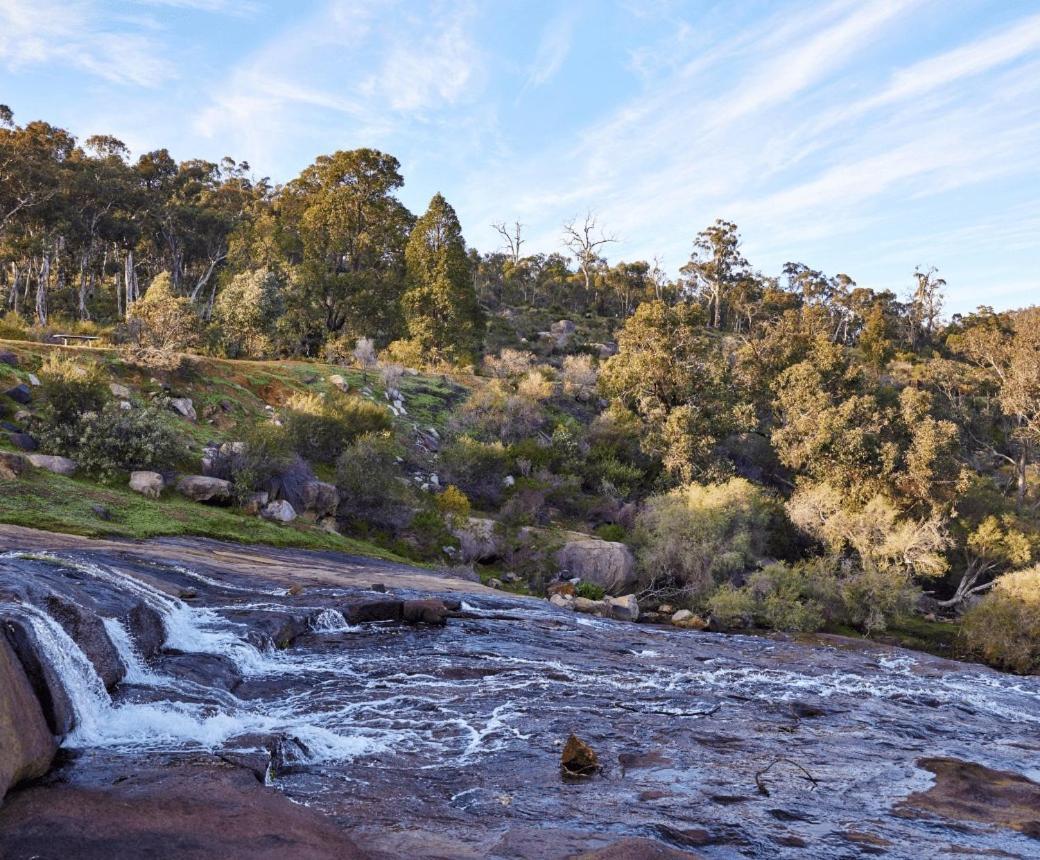 Mahogany Inn And Distillery Mahogany Creek Buitenkant foto